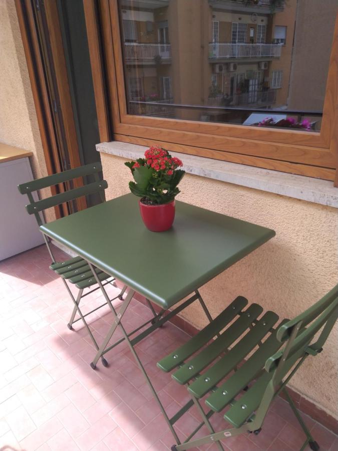 A Due Passi Da San Pietro Acomodação com café da manhã Roma Exterior foto